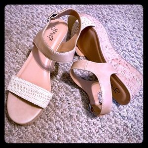 🔥 PERFECT Little Wedges  👠